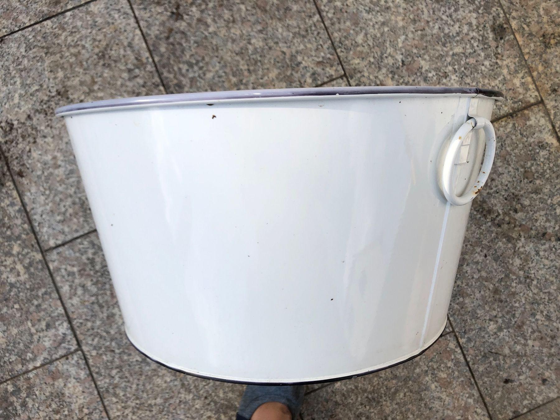 Töpfe: Weisses Zinkeimerli, Vintage, Durchmesser 50 cm. – Gebraucht aus Arlesheim von leyRum4.5