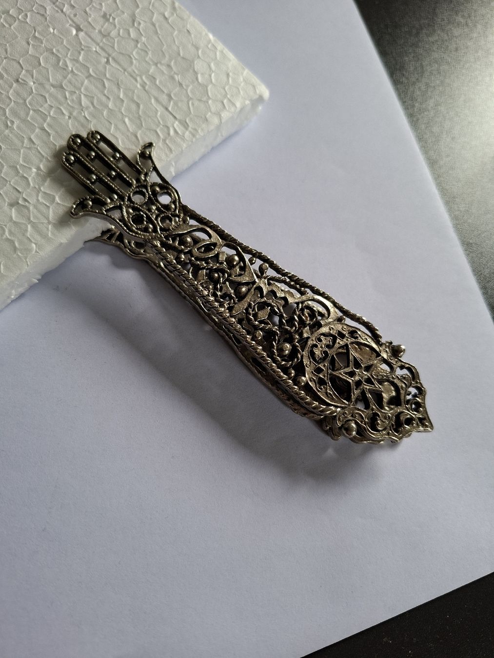 Tutte le decorazioni: Zinn Klammer "Hand Fatima", – Usato da Ipsach venduto da jpbo
