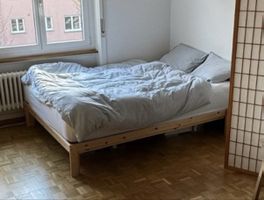 Bettgestell und Matratze