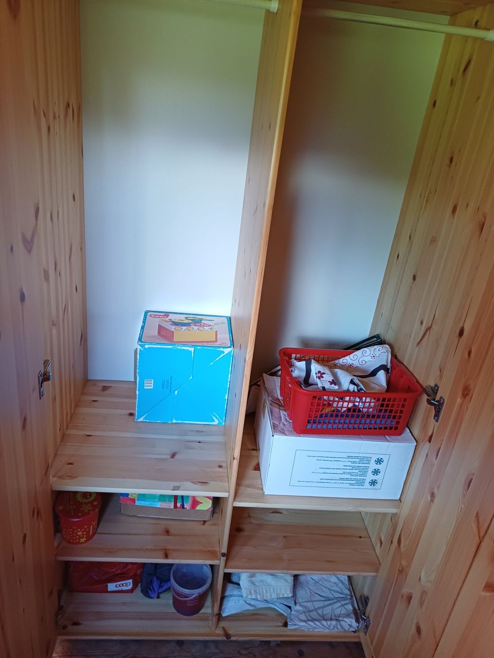 Flexa Armoires: Kleiderschrank breit – D'occasion à Spiez par zturieowpq 1