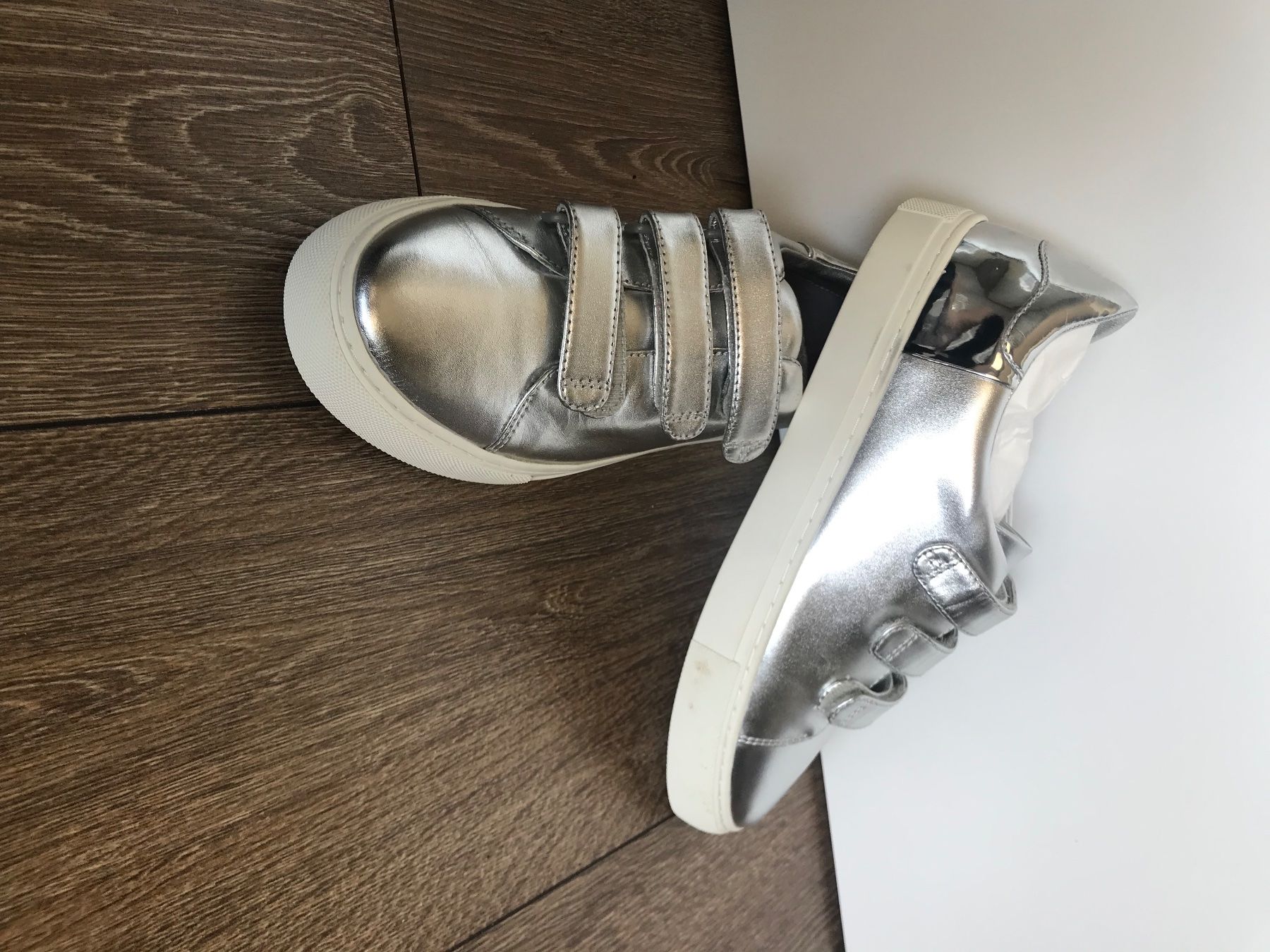 Scarpe da donna: Baskets Tory Burch argentées comme neuves, taille 40 – Nuovo (secondo la descrizione) da Grimisuat venduto da eliseba88 5