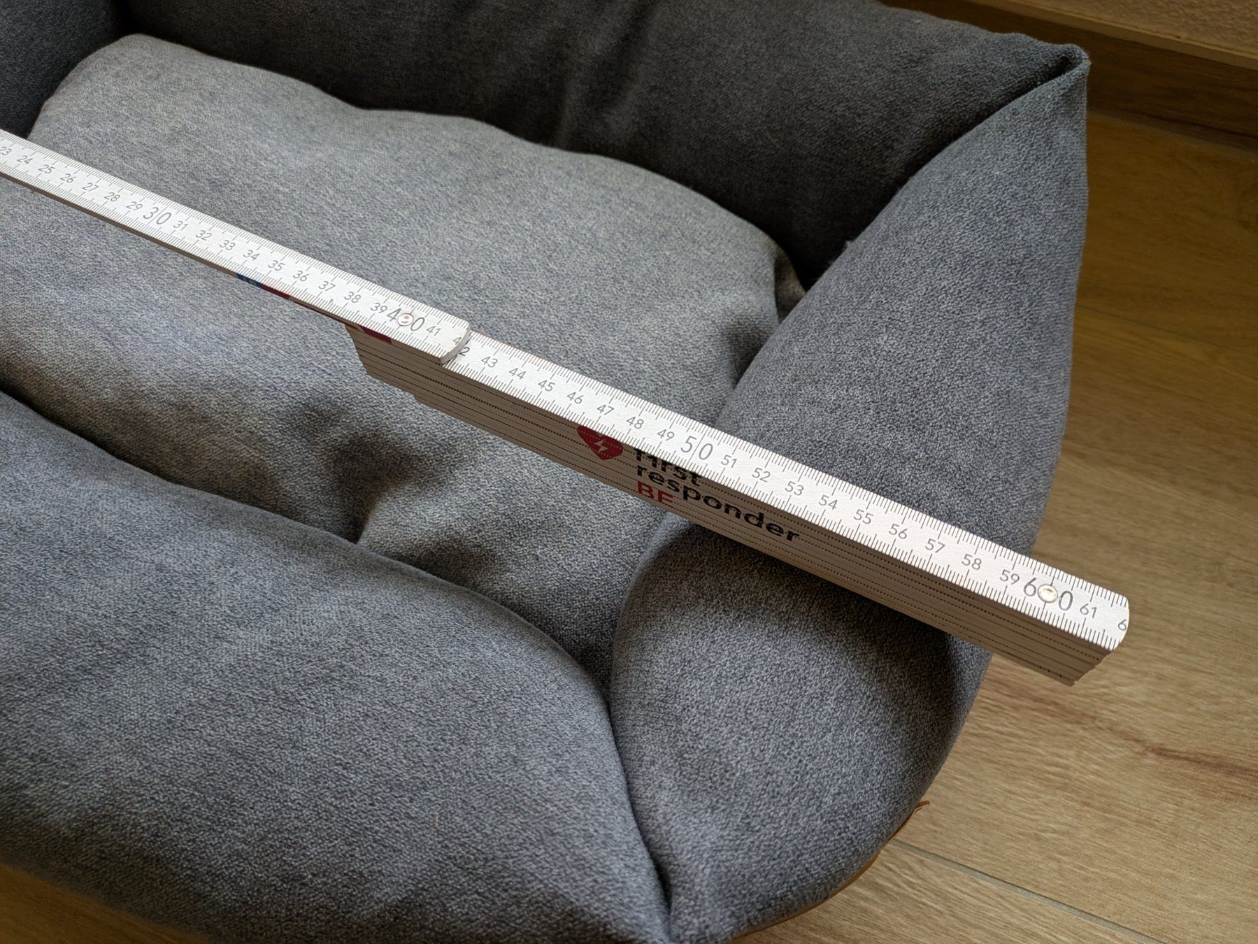 Liege- & Schlafplätze: Hundebett 60x40 cm – Gebraucht aus Wangen an der Aare von eggerclaudia 1