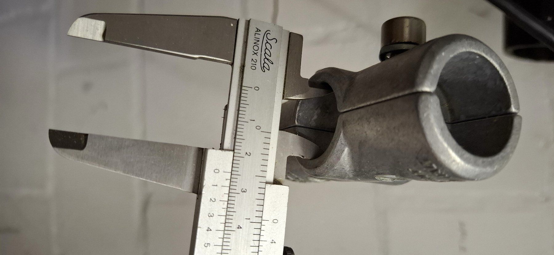 Supporti a parete: Eck 3Winkel Stück in Allu – Usato da Eschenbach LU venduto da neg_zw6v 1