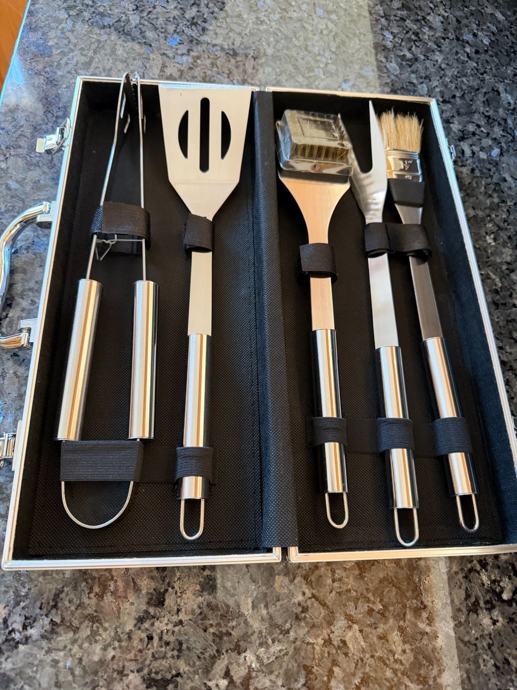 Bestecksets: Grillkoffer 5-teilig – Neu und originalverpackt aus Jenaz von Sandrobordoli 3