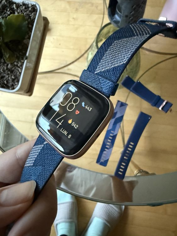 Smartwatch Fitbit Versa 2 Nuovo - Monitor Cardiaco, Alexa, Musica, Batteria 6 Giorni, Unisex