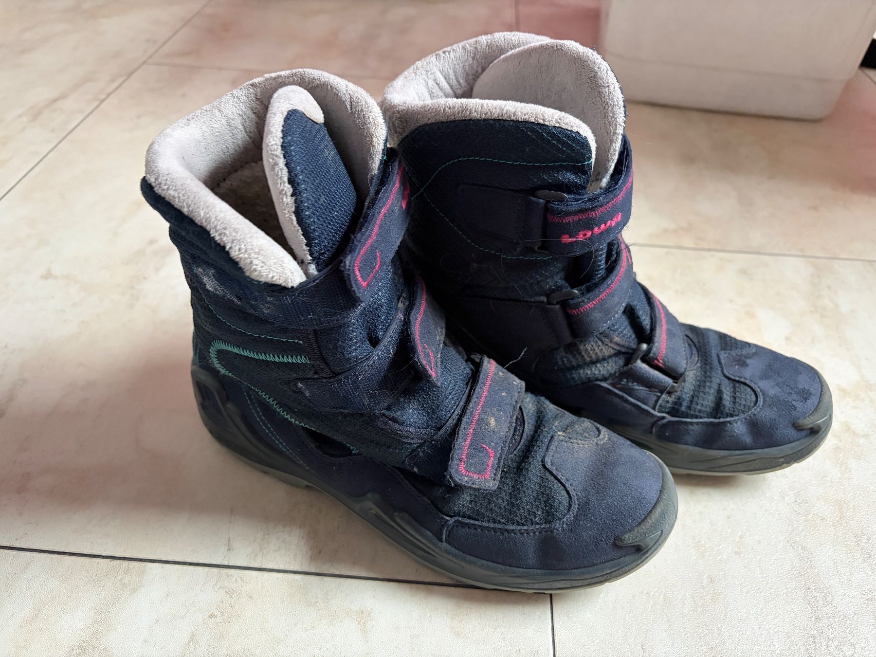Lowa Scarpe per ragazze: Lowa Junior Winterschueh grösse 40 – Usato da Schlossrued venduto da Spurti