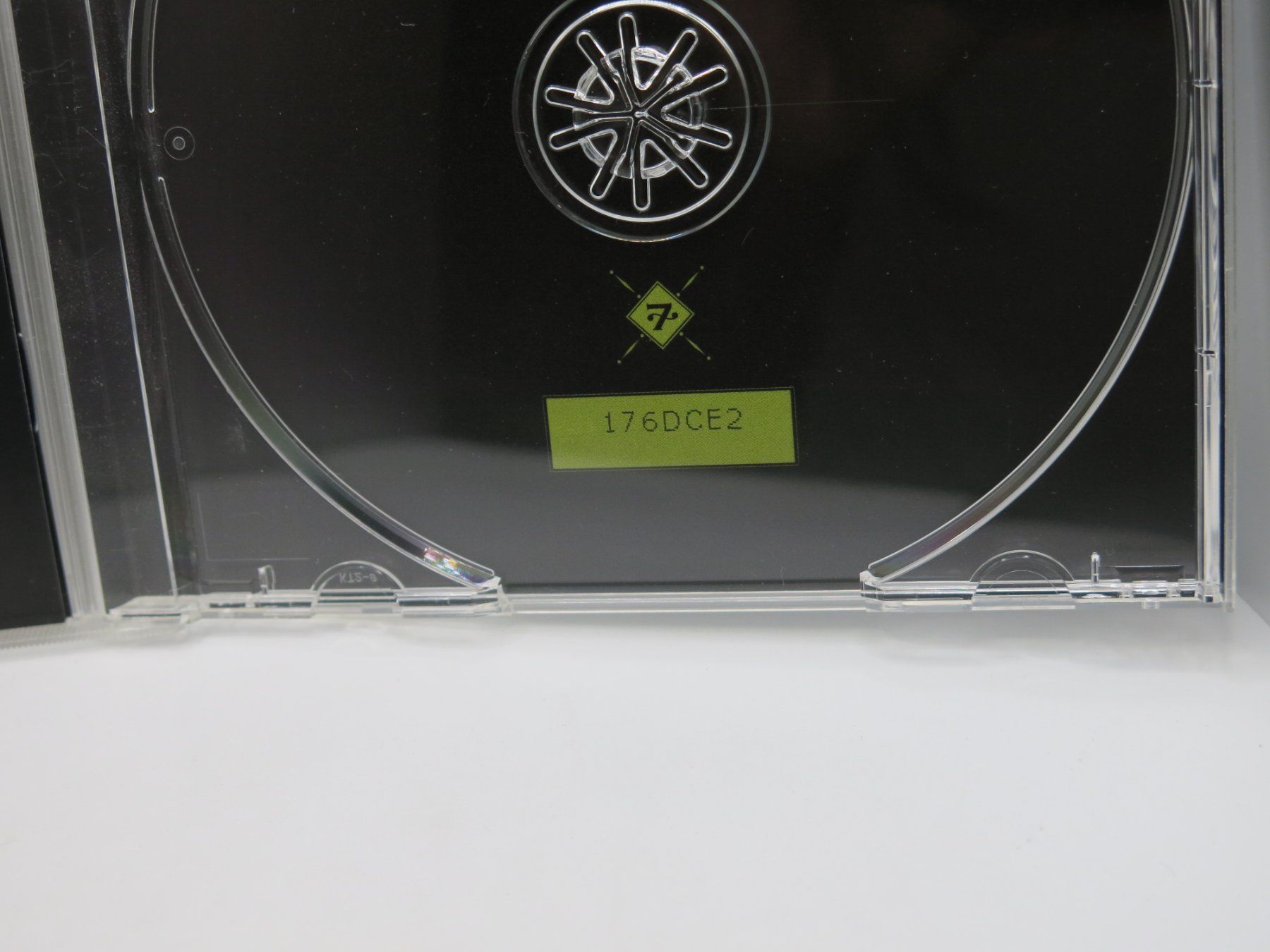CD: CD Seven - Home – Usato da Ernetschwil venduto da luisvonerni 2