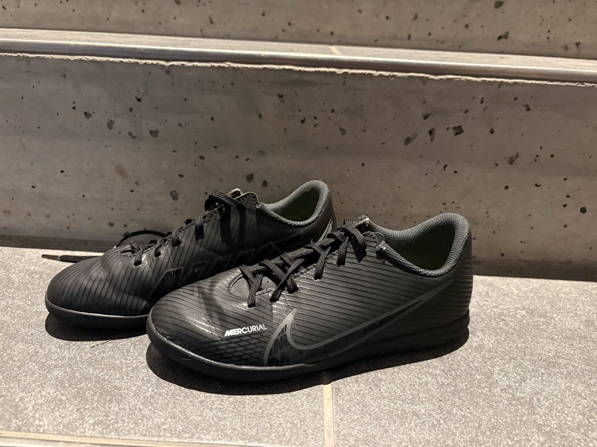 Nike Scarpe da uomo: Nike Mercurial Hallenschuhe Grösse 36 – Usato da Stettfurt venduto da catwoman7