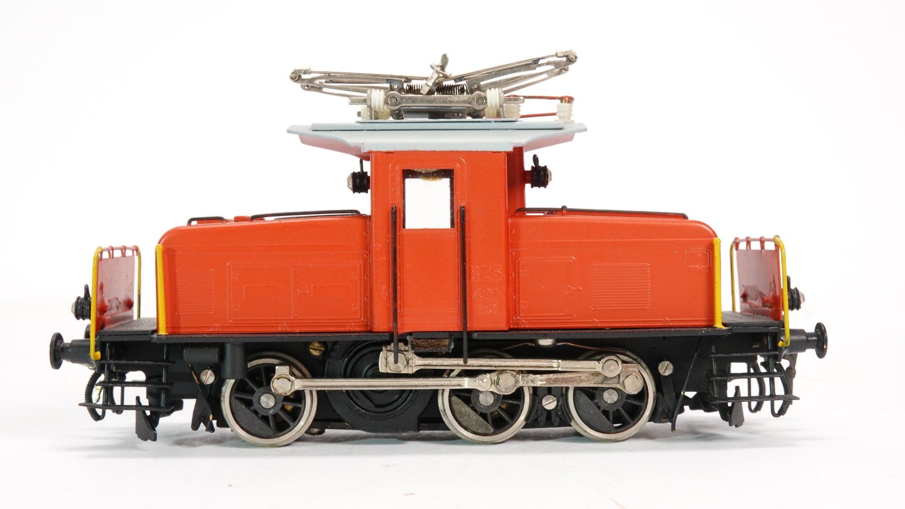 Metropolitan Modellini di ferrovie: 1œ Metrop 519 BLS Rangierlok rot – Usato da Uetendorf venduto da tigermuegi 1