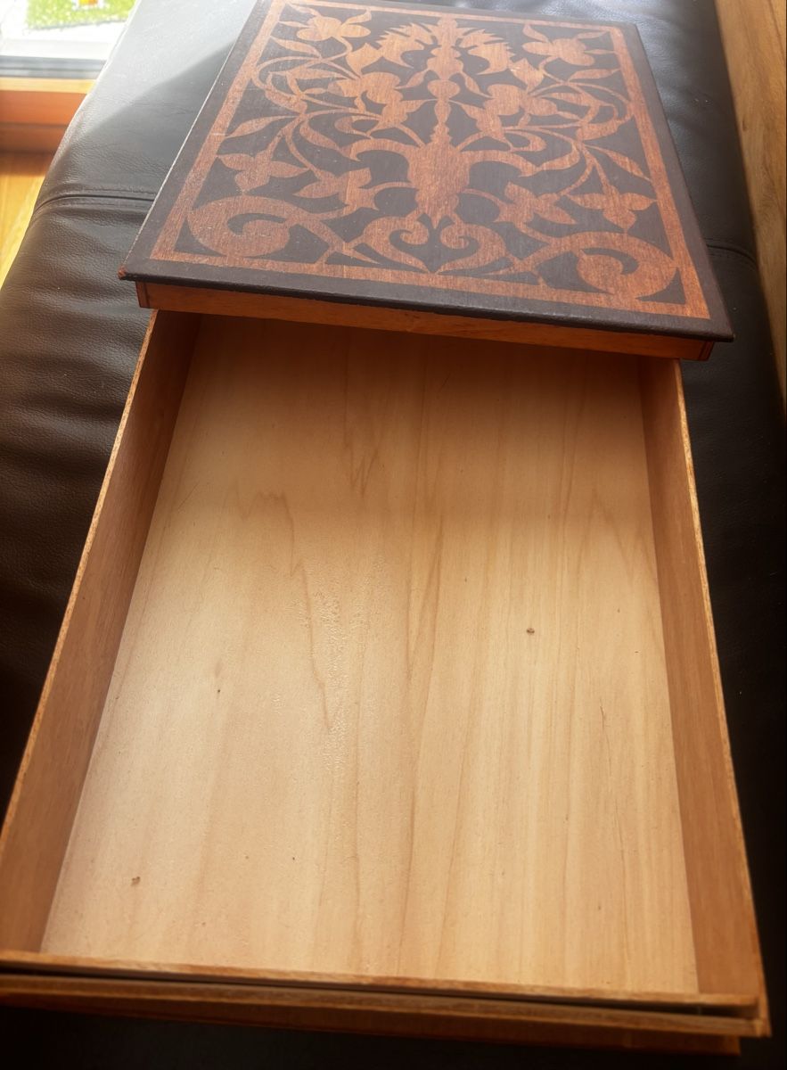 Altro per la casa: Elegante Holzbox mit filigranem Muster - Einzigartig! – Usato da Zermatt venduto da Tinasvoyage 4