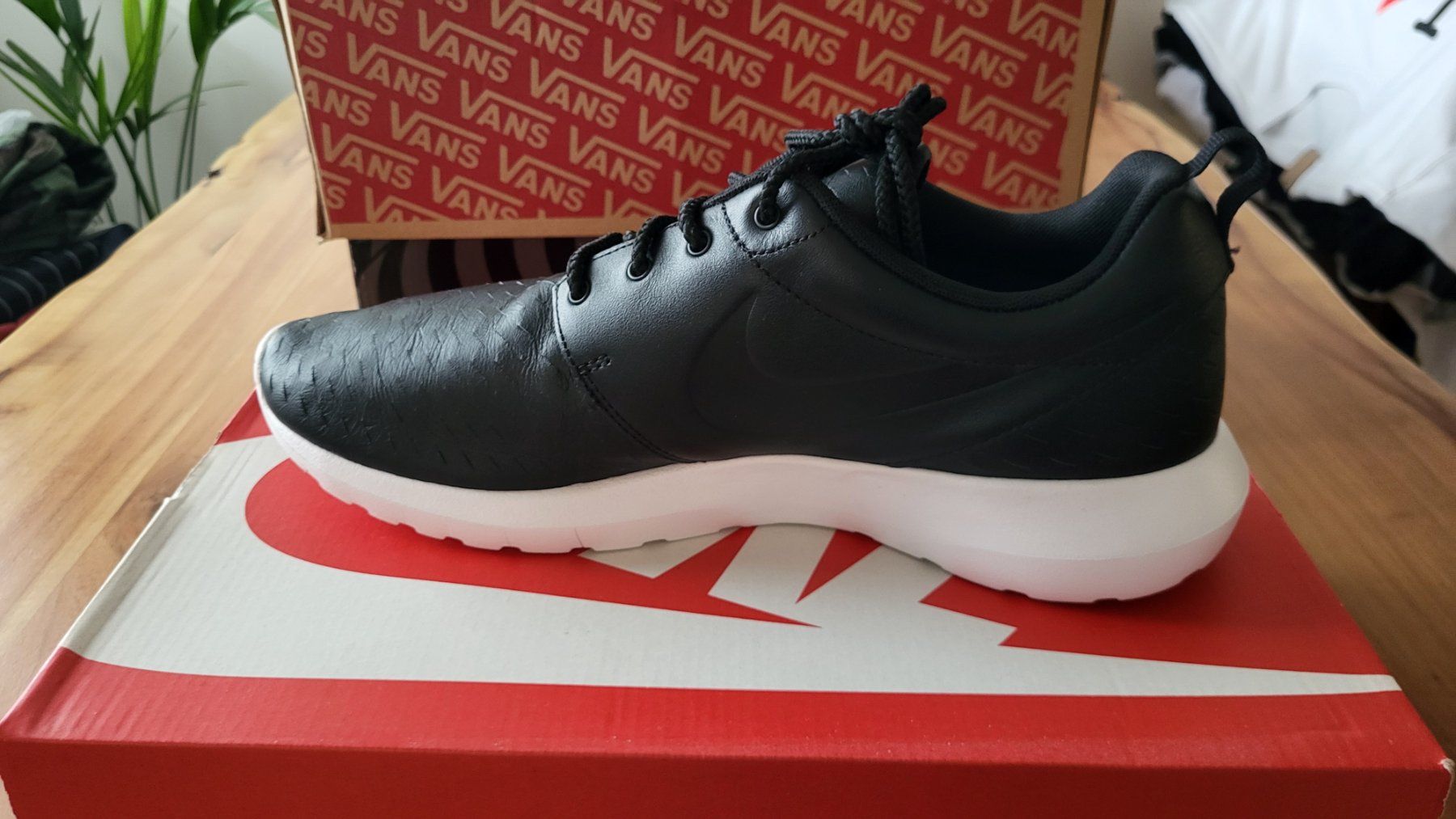 Nike Scarpe da uomo: Nike roshe 1 leather – Usato da Bern venduto da Sneakerheadz 1