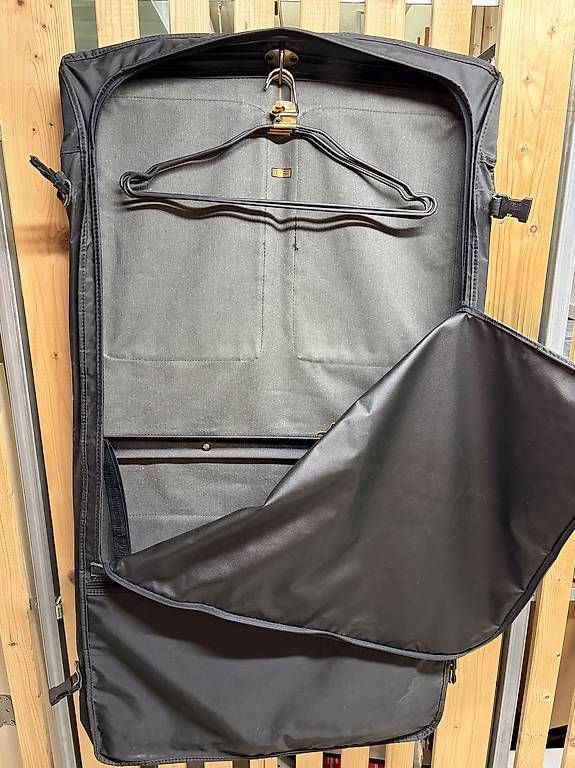 Maison Mollerus Taschen: Maison Mollerus - Kleidersack – Gebraucht aus Dietikon von and_7kgs