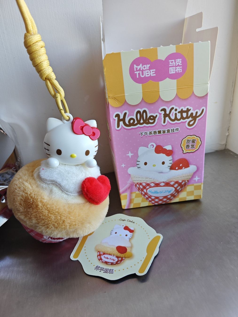 Sanrio Portachiavi: Miniso Hello Kitty Blind Box Anhänger  – Usato da Mellingen venduto da Krishi 2