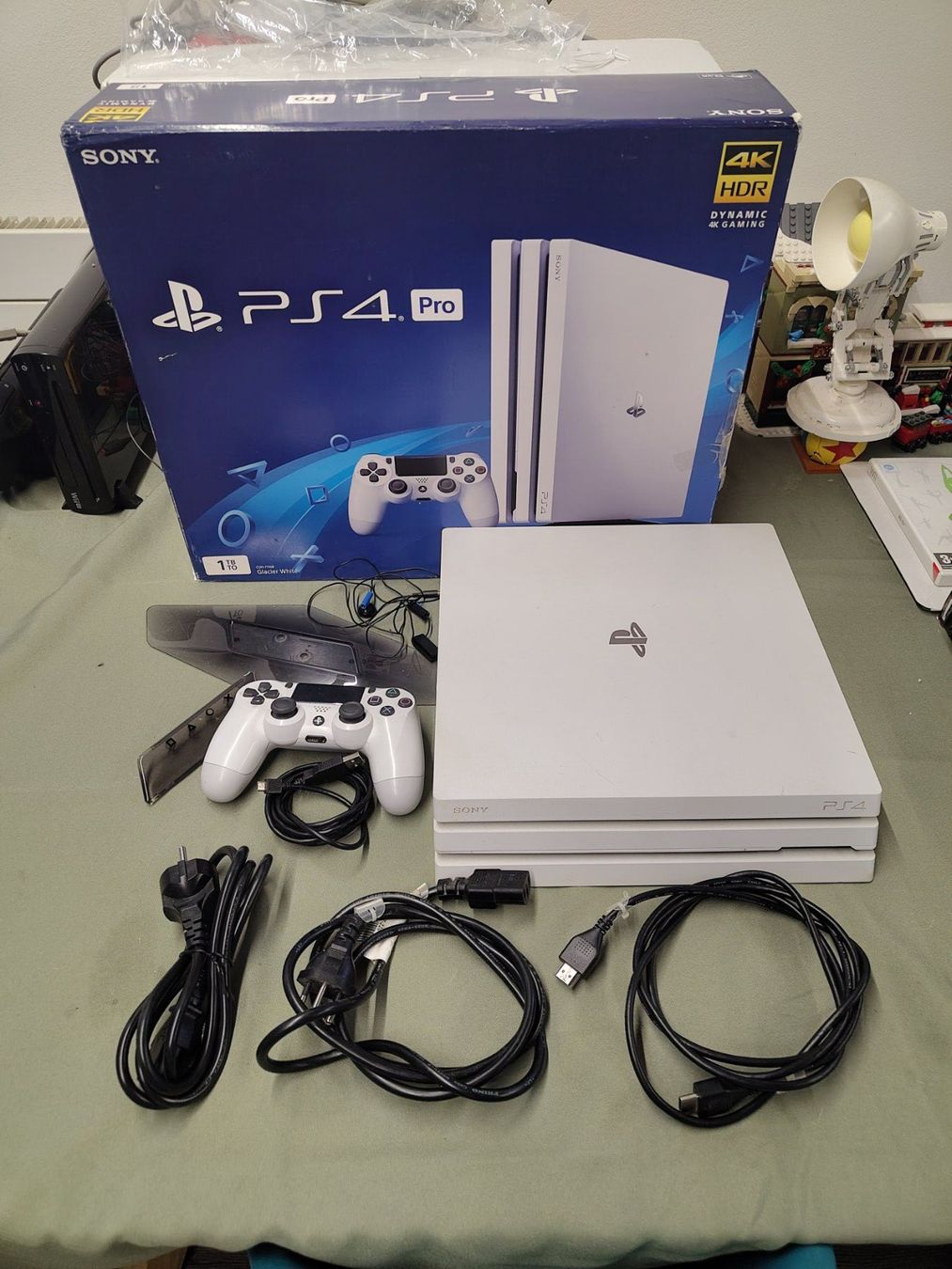 Sony Consoles: Console PS4 Pro – D'occasion à Saxon par dan_drn5