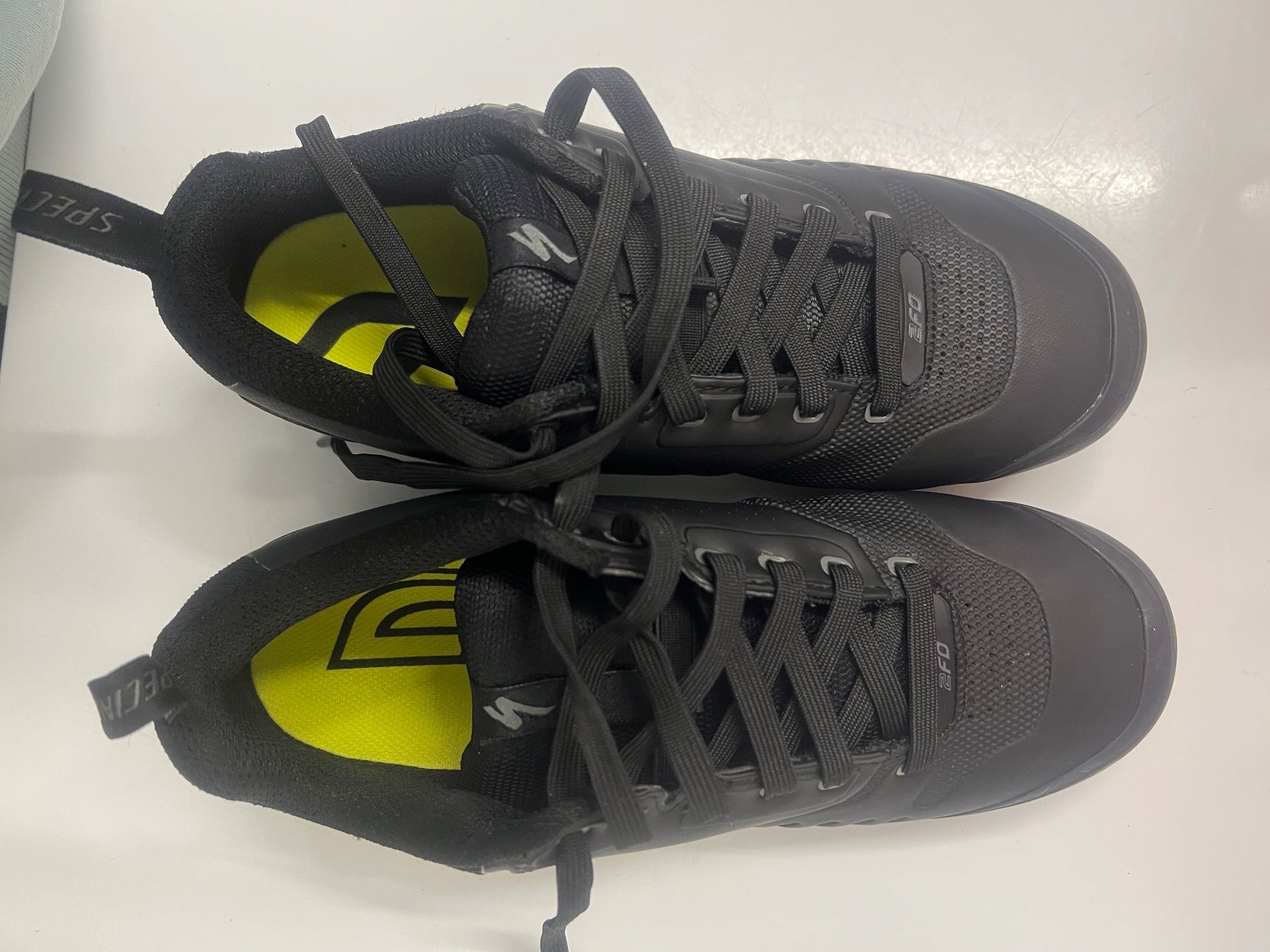Specialized Herrenschuhe: Specialized 2fo 42 – Gebraucht aus Mézières VD von pourkwapa7