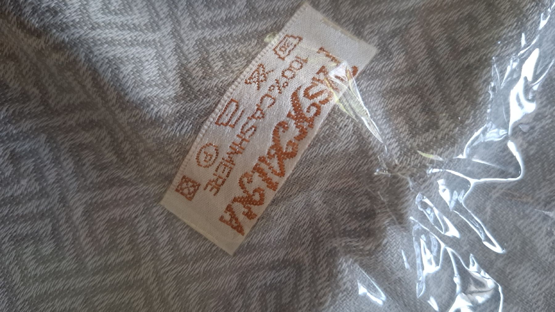 Foulard & Sciarpe: Kaschmir-Seide Schal, neu, Thailand, hellgrau – Nuovo e nell'imballaggio originale da Balzers venduto da silviahuaraz 2