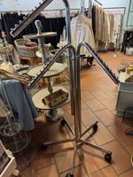 Kleiderständer mit Rollen