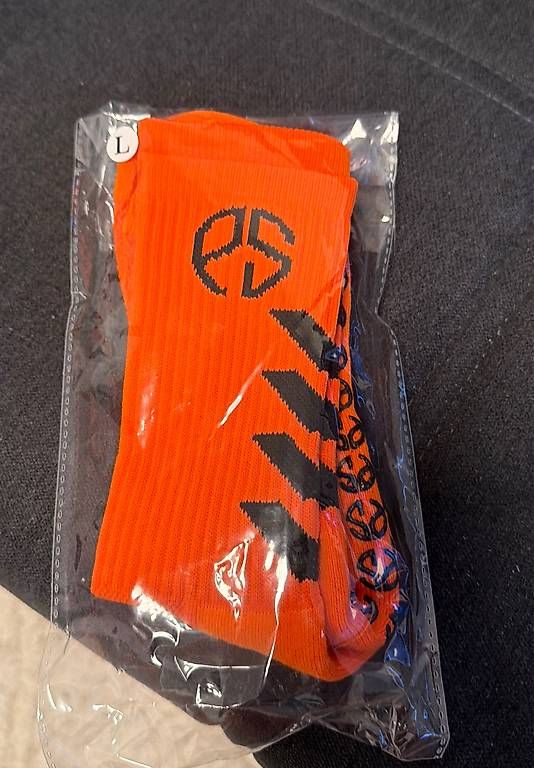 Calze: Restverkauf Grip-Socken Orange – Nuovo e nell'imballaggio originale da Liestal venduto da arl_6tv7 2