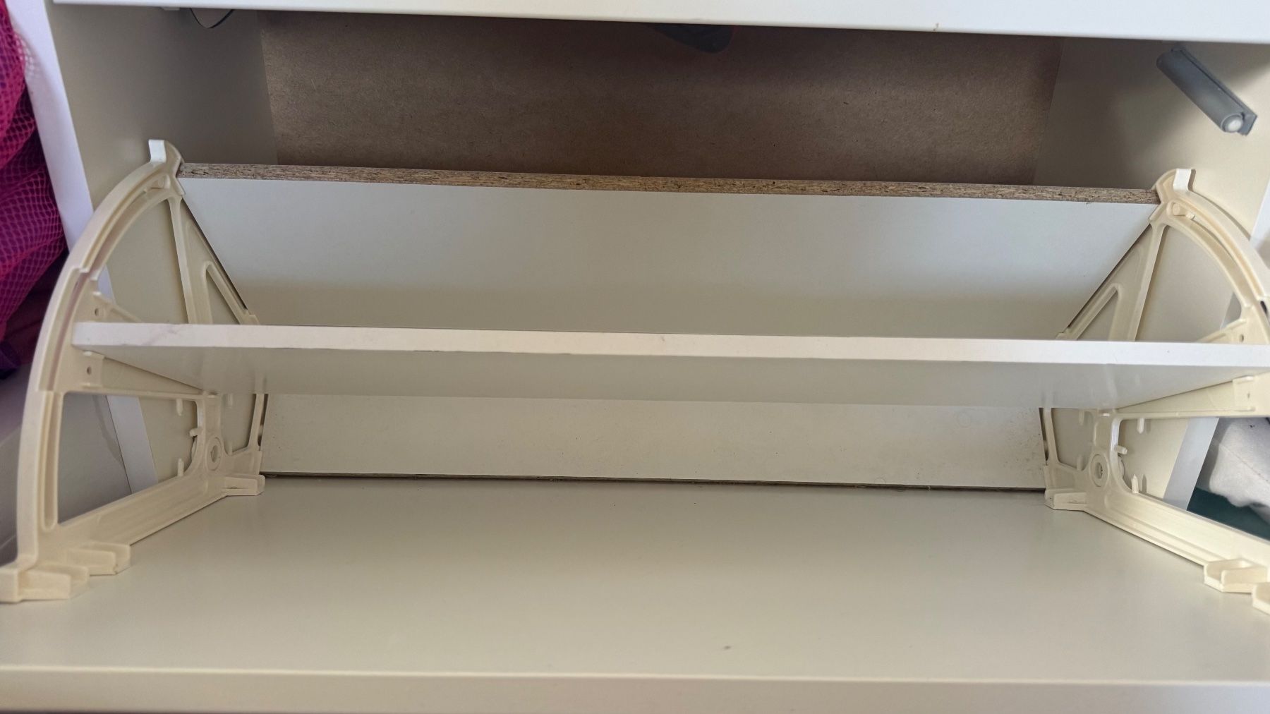 Armadi: White 3-Tier Shoe Cabinet – Usato da Crans VD venduto da let_9v8x 4
