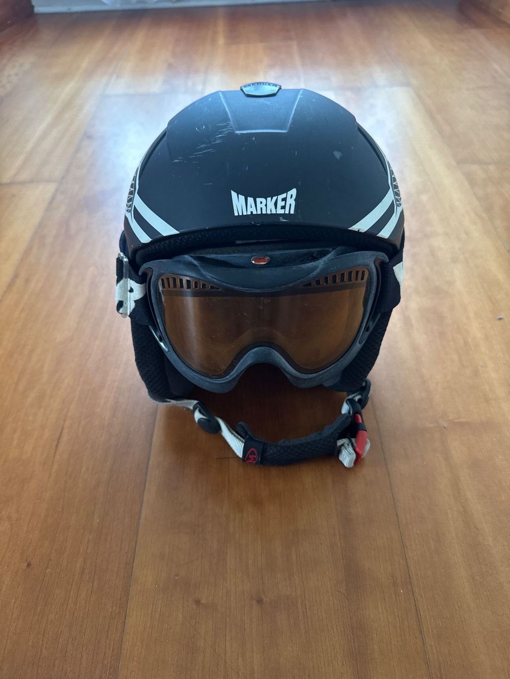 Marker Caschi: Skihelm mit Goggle Marke Marker Schwarz grösse M/58 – Usato da Thalwil venduto da vernasm
