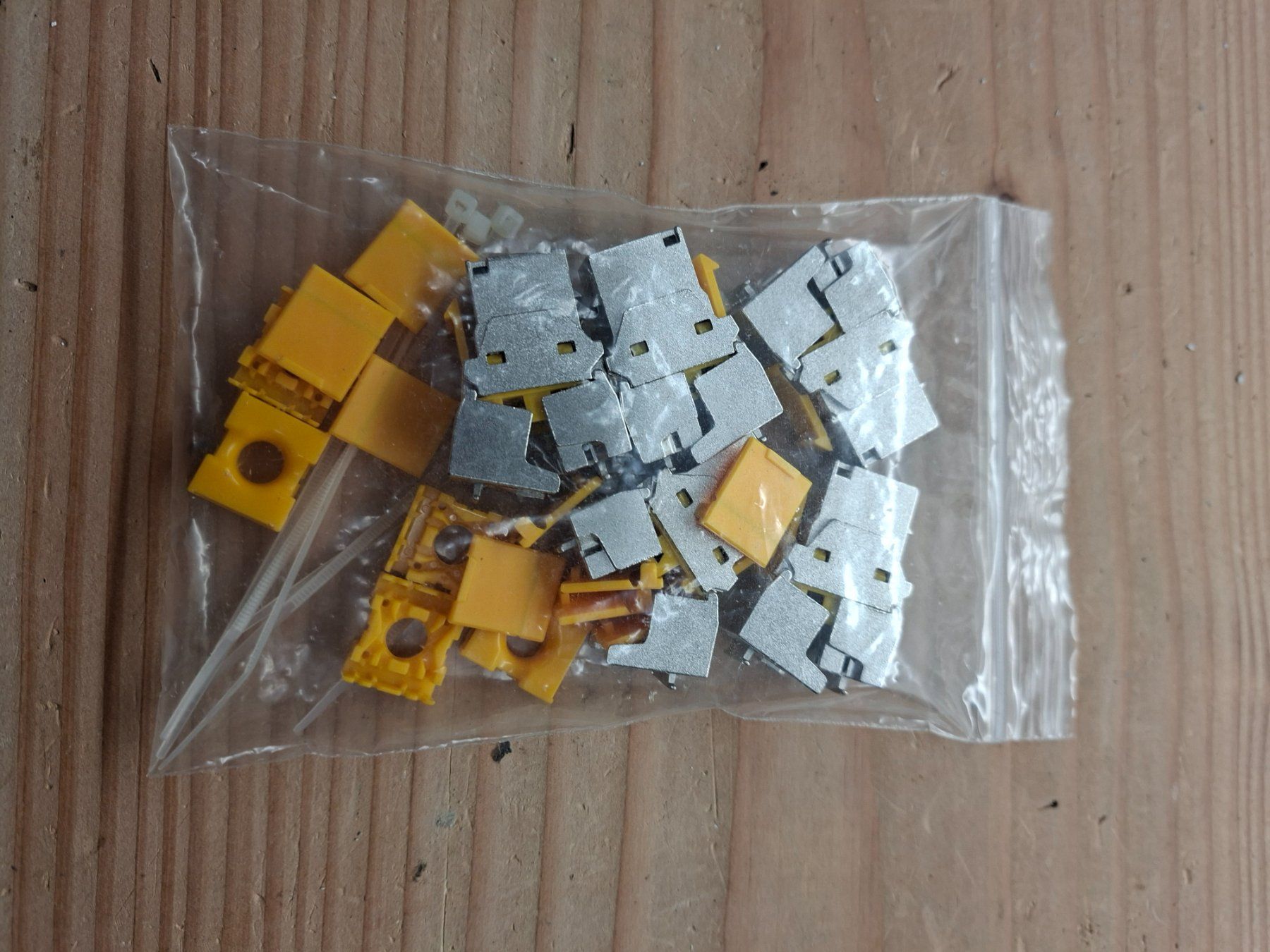 Hub & Switch: Wirewin Keystone Modul, KAT6A RJ45 STP EA 10 GBit 5Stück – Nuovo (secondo la descrizione) da Neunkirch venduto da MaElekt