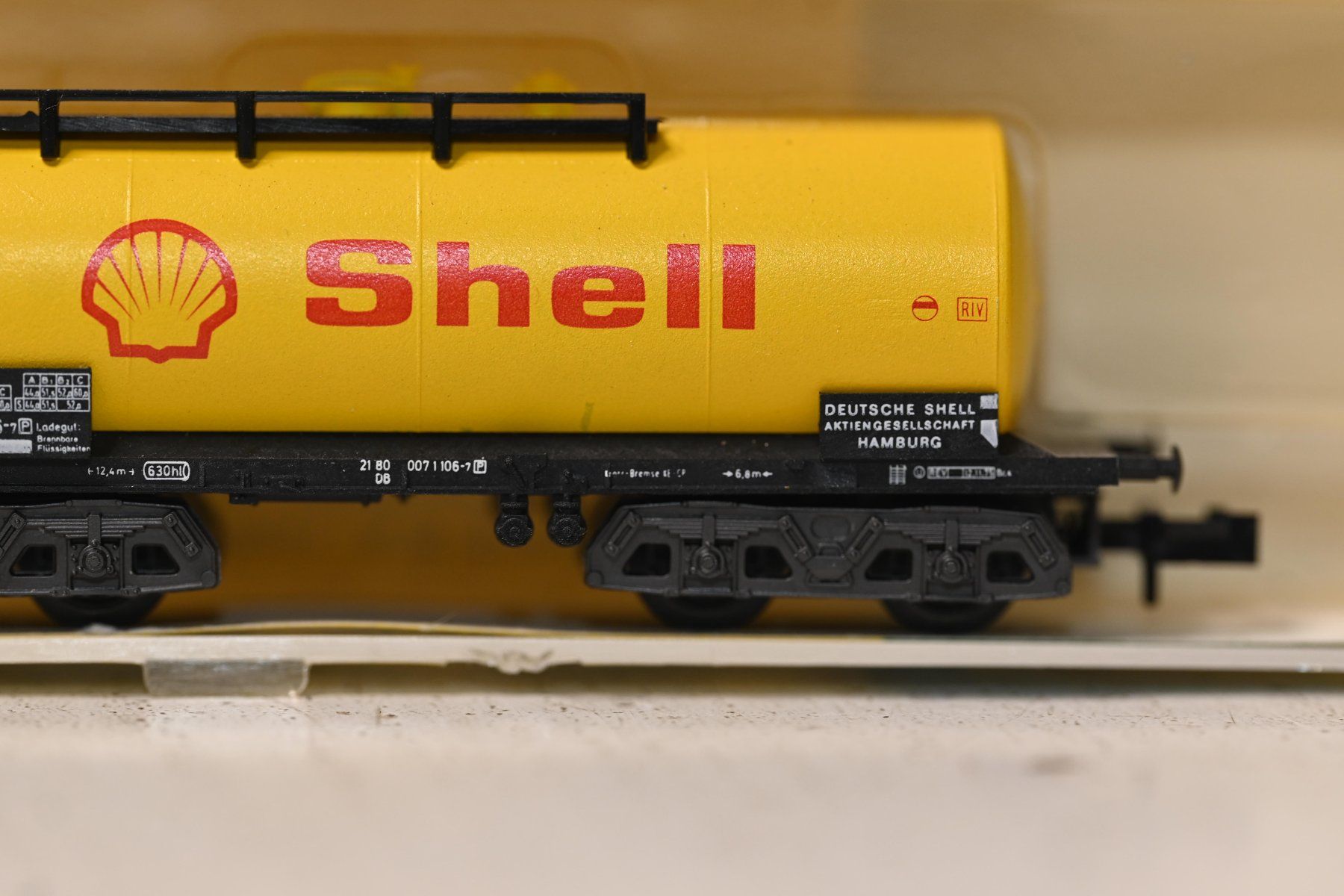 Trix Modellini di ferrovie: Kesselwagen Shell Minitrix Spur N mit OVP – Usato da Laupen ZH venduto da Zmoewe 2