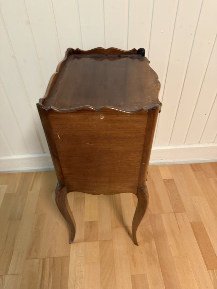 Nachttische: Vintage / Beistelltisch mit 3 Schubladen – Gebraucht aus Bern von Moowee