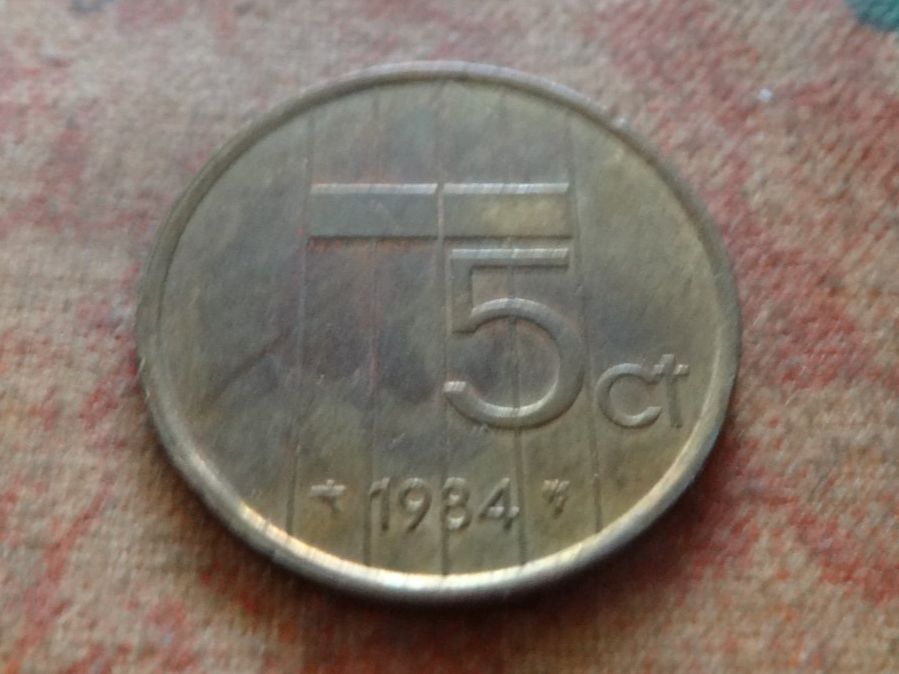 Tutti le monete: PAYS-BAS  Nederland  5  Cent  1984  (P) – Usato da Romanel-sur-Lausanne venduto da Swift13