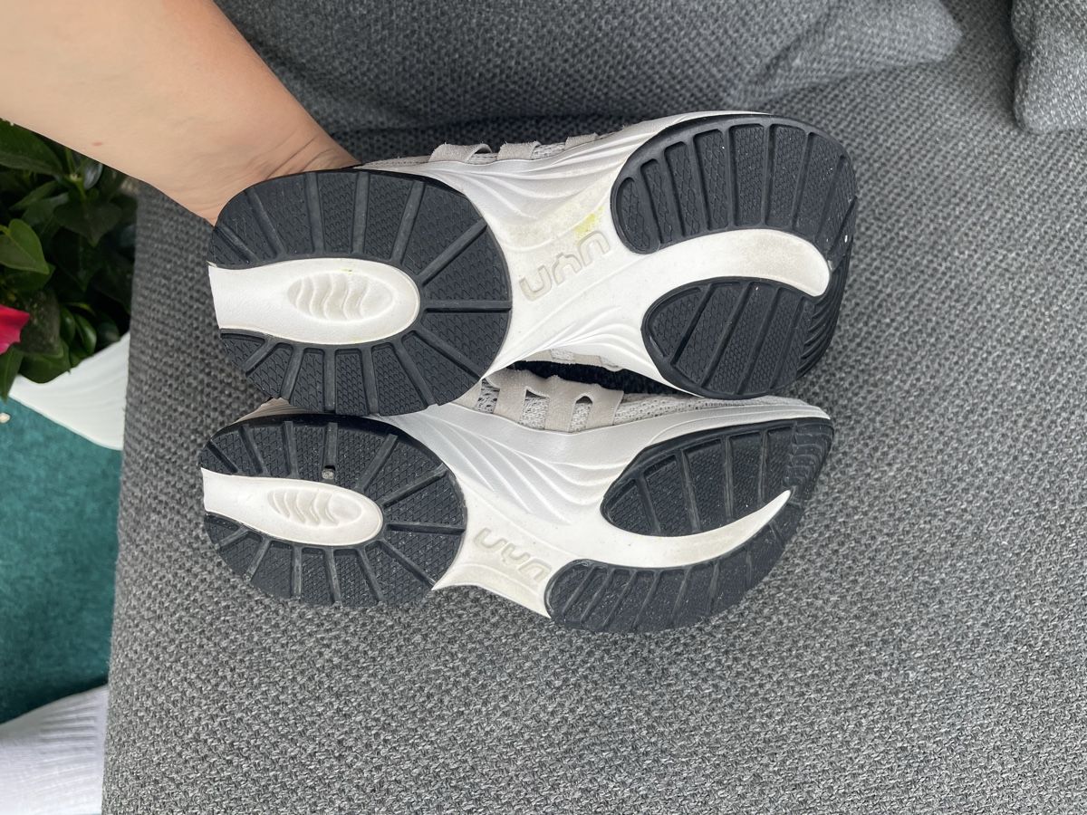 UYN Scarpe da donna: Turnschuhe Damen Grau Weiss Grösse 39 – Usato da Wetzikon ZH venduto da man_7mn7 2