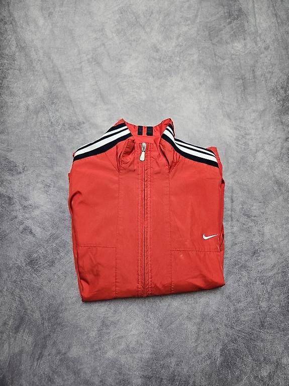 Giacche: Nike red zip up windbreaker jacket – Usato da Neuenegg venduto da aro_6cfh 2