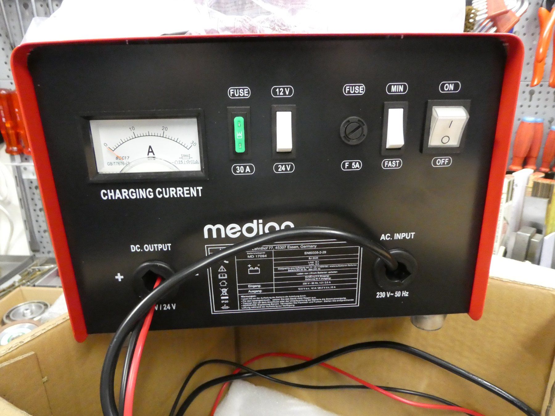 Batterie-Ladegeräte: Medion Autobatterie Ladegerät – Neu (gemäss Beschreibung) aus Laupen ZH von ANGEDAM 1
