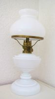 LAMPE A PETROL EN OPALINE ANCIENNE