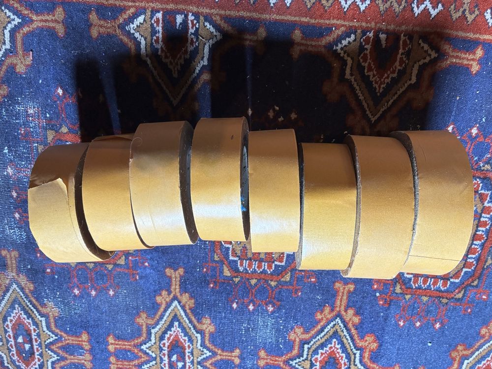 Autres fournitures de bureau: 8 Rollen Teppichklebband alt ungebraucht – D'occasion à Urnäsch par schneewittli.