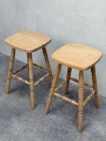 2 tabourets ancien en bois massif 