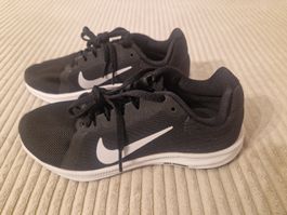 Nike Downshifter 8 Laufschuhe Gr. 35.5 schwarz weiss