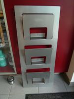 silberner IKEA Spontan Zeitschriftenhalter aus Metall