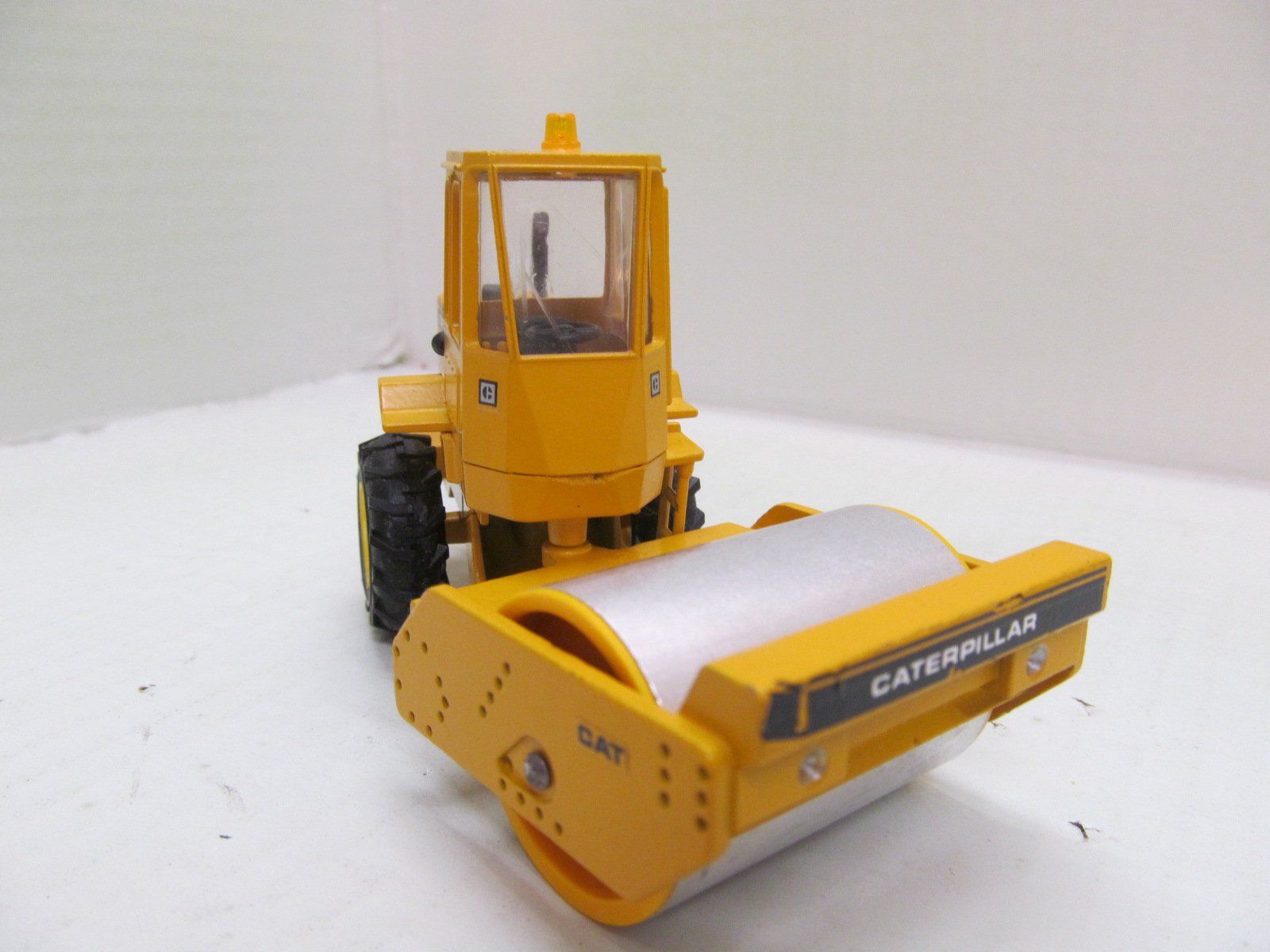 Caterpillar Kit di modellismo & Modellini statici: CATERPILLAR  CS 653 VIBRO-WALZE  1:50  CONRAD – Nuovo (secondo la descrizione) da Grueningen venduto da malamut56 3
