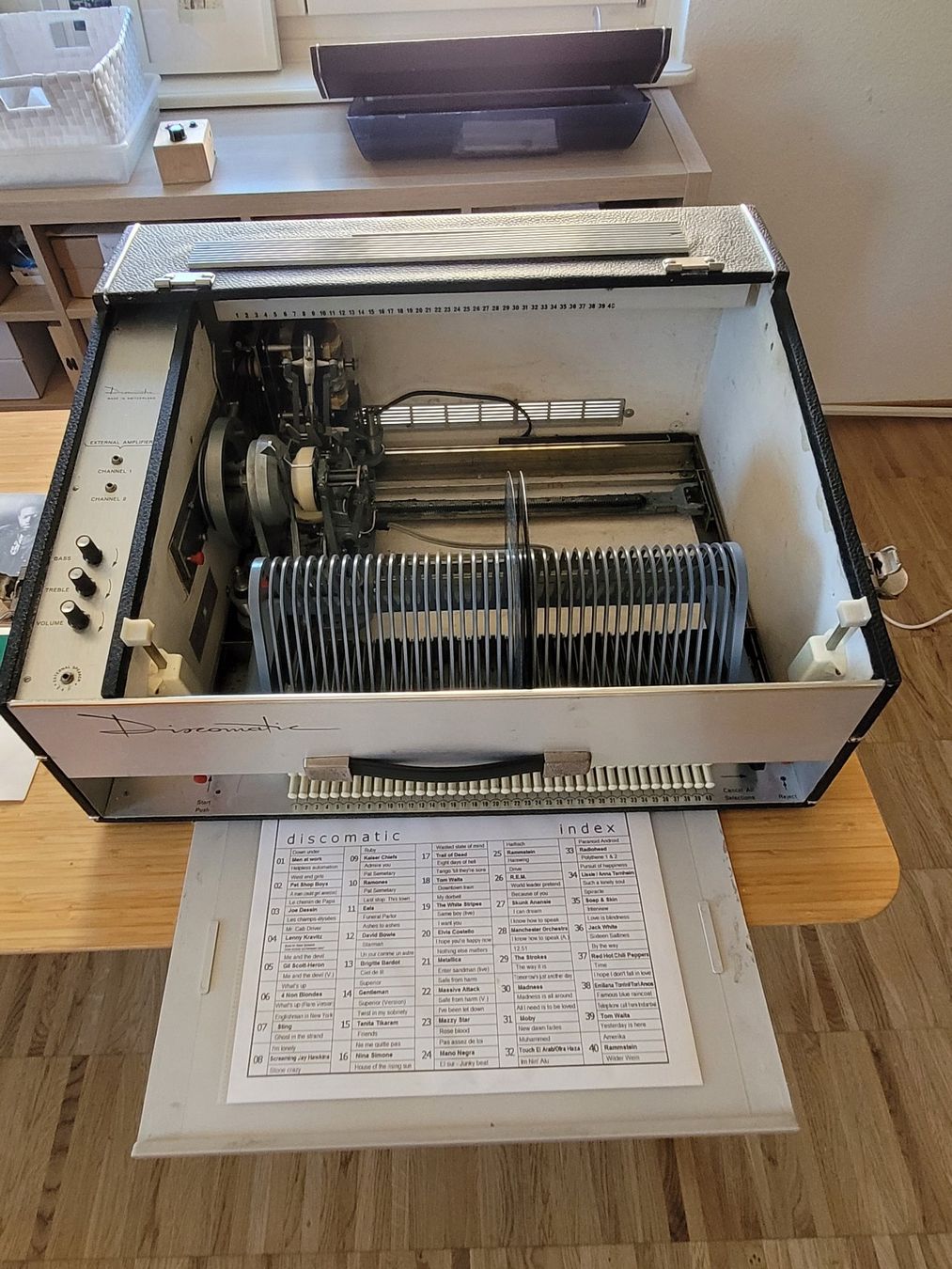 Musiktruhen: Jukebox Gerinvex Discomatic aka John Lennons I-pod – Gebraucht aus Winterthur von Yopoluk