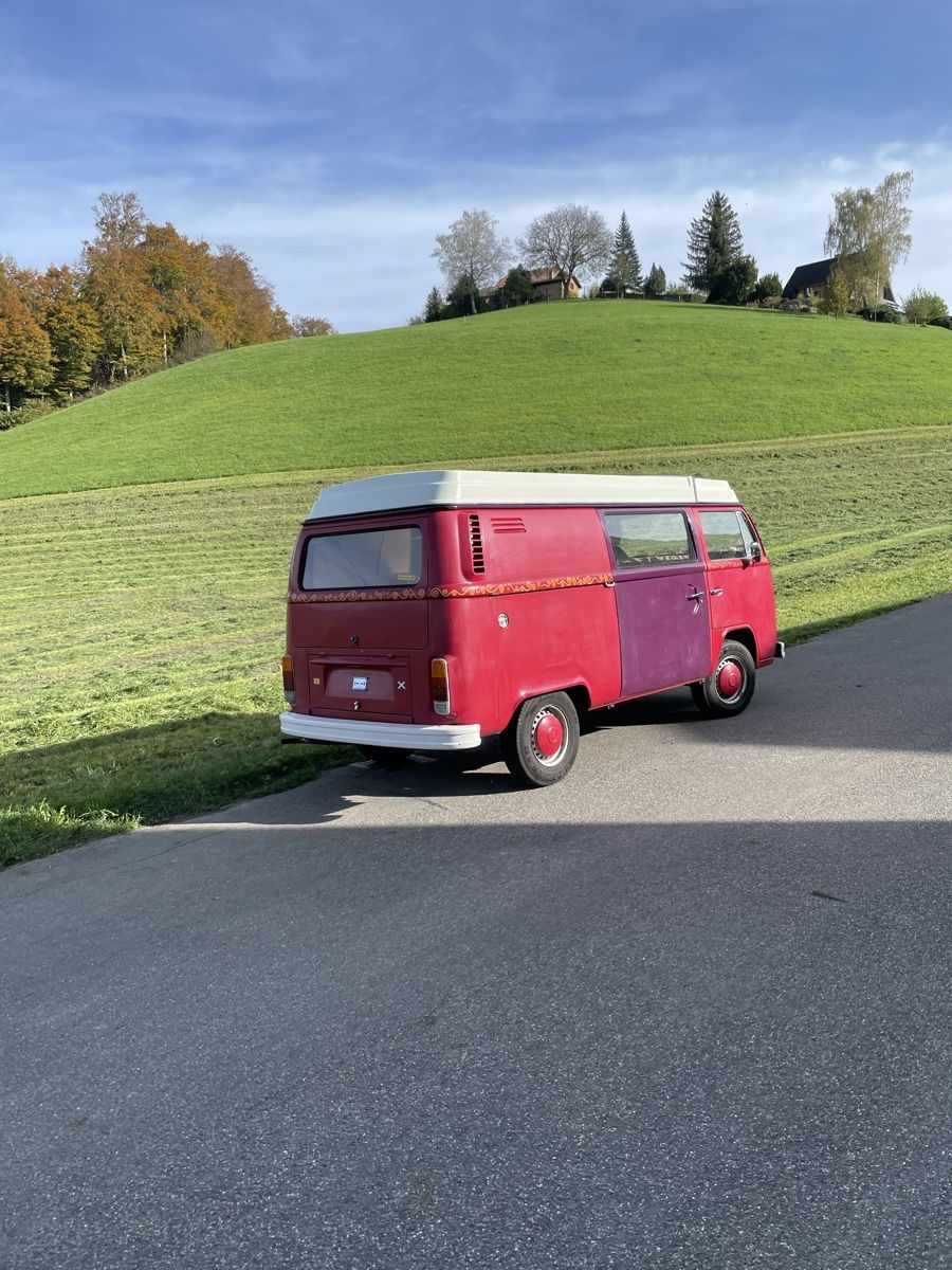 VW Veicoli da campeggio: VW T2 Camper, restauriert – Usato da Rüfenacht BE venduto da nad_t77n 1