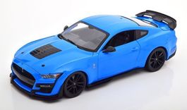 Ford Mustang Shelby GT500 2020 hellblau / schwarz     1:18