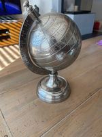 Globe terrestre de décoration ? Argent