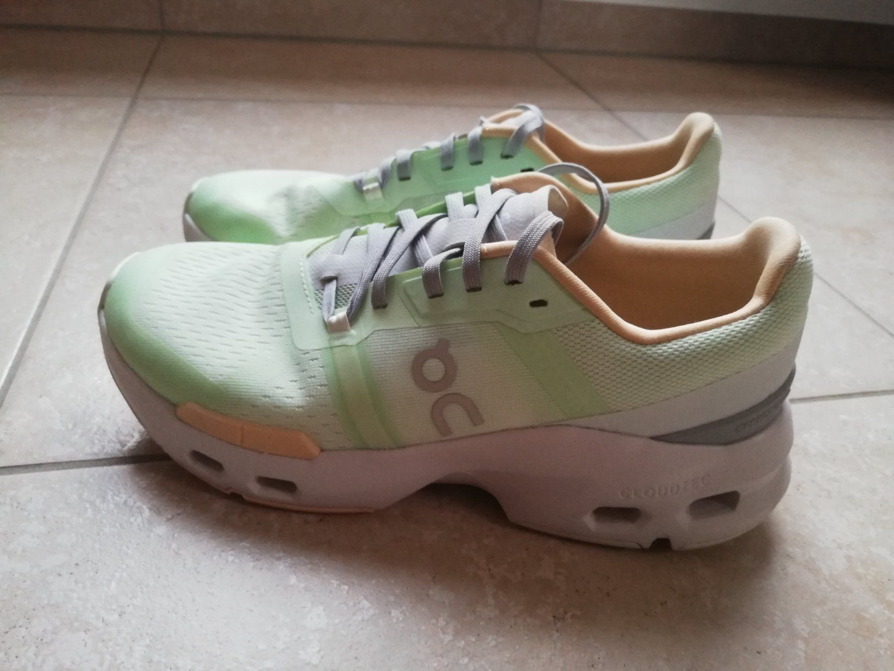 On Scarpe da donna: On Cloud Damen Trainingsschuh Cloudpulse, Savannah – Nuovo (secondo la descrizione) da Wileroltigen venduto da Zonopema
