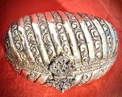 Versilberte Schmuckdose Samtauskleidung  im Barockstil