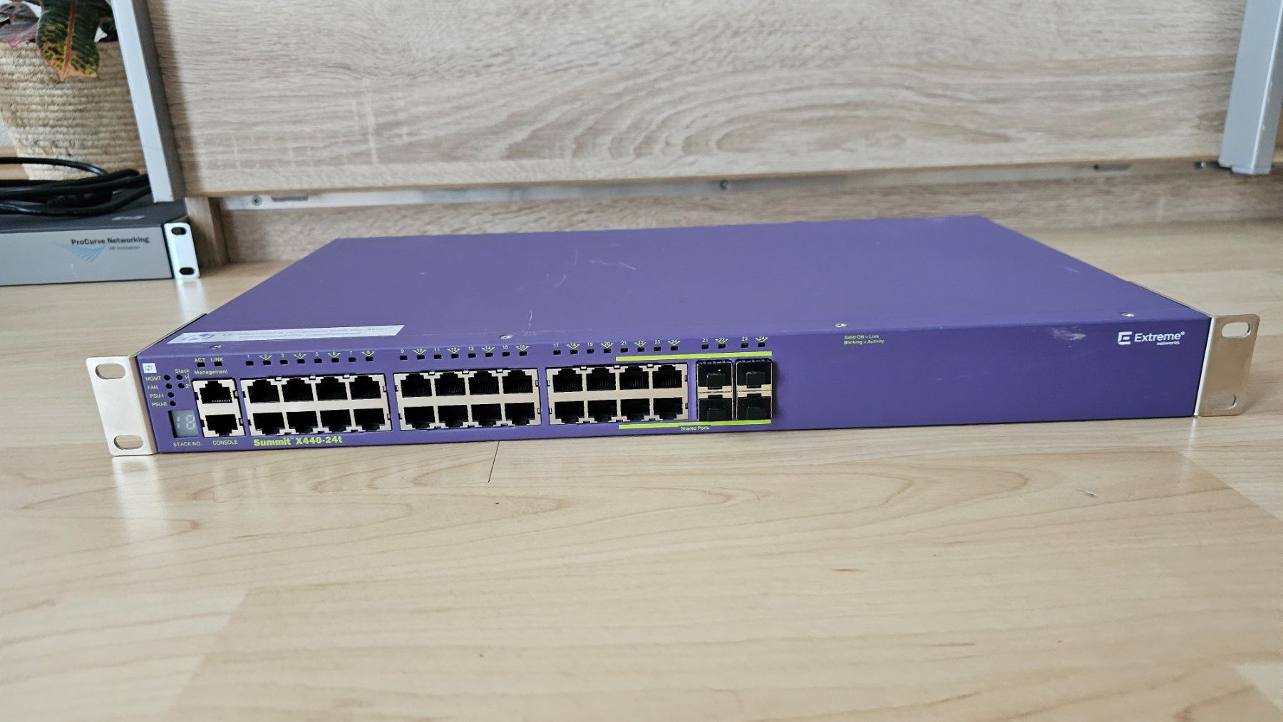 Hub & Switch: 24 Port Extreme Networks Summit X440-24t Switch – Usato da Glattfelden venduto da jan_2kgf