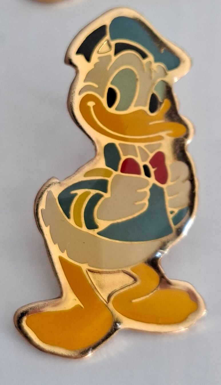 Placchette & Badge: 6 Disney Pins, Donald Duck und Mickey Mouse – Usato da Opfikon venduto da Diversamente 3