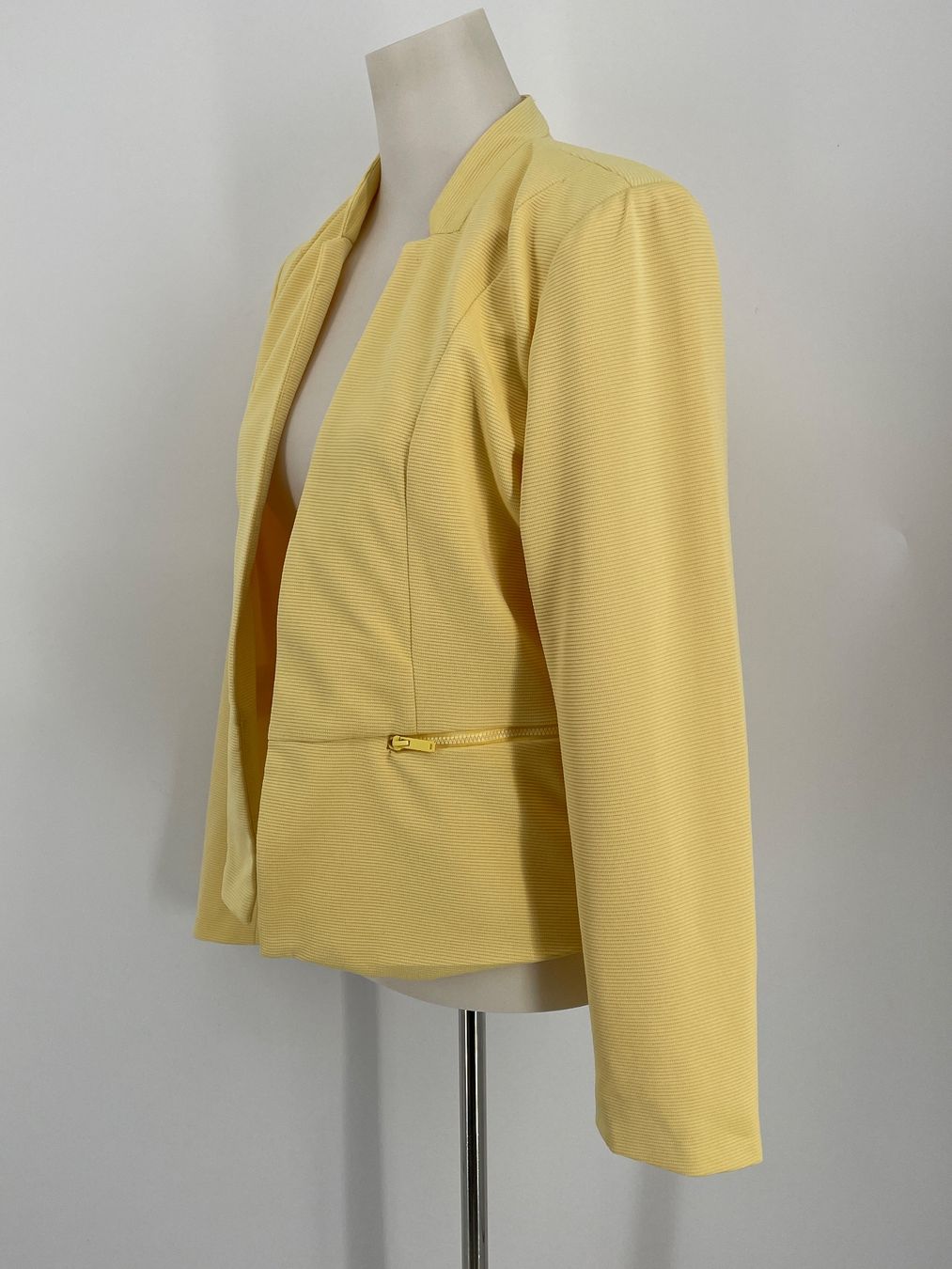 Only Jacken: Only Blazer Gr. 40 – Gebraucht aus Auenstein von moin. 1