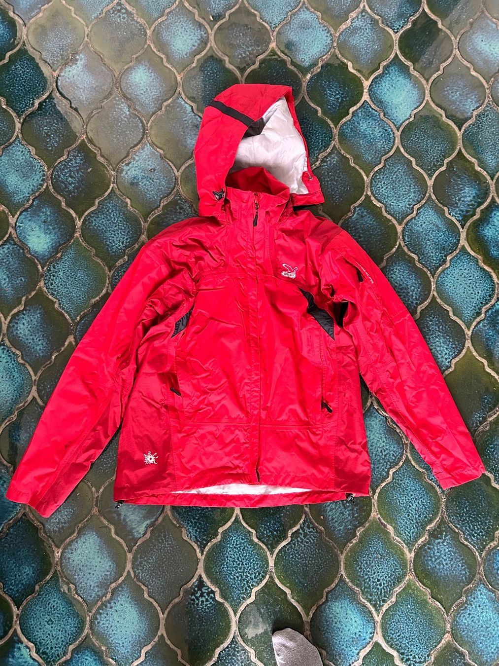 Salewa Jacken: Salewa Damen Regenjacke rot Gr. 38 – Gebraucht aus Emmen von Carbru