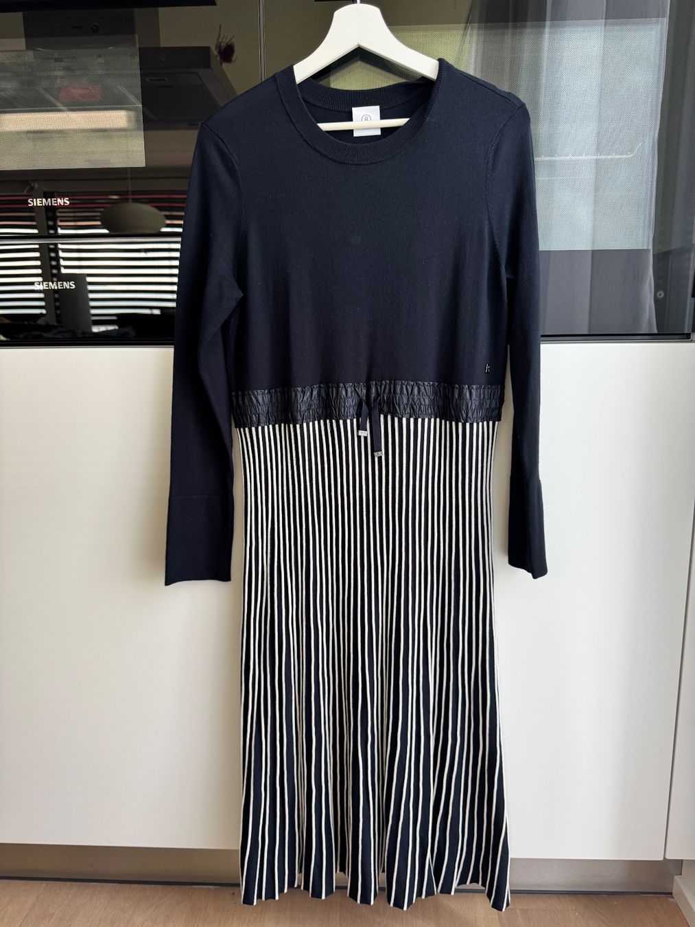 Bogner Vestiti: BOGNER Samina Navy Kleid, Strickkleid, Gr 38 – Nuovo (secondo la descrizione) da Meilen venduto da JuliaFantasma