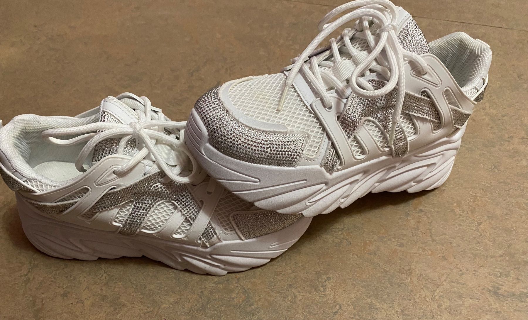 Scarpe da donna: Damen Sneaker mit Strasssteinen Gr.39 – Nuovo (secondo la descrizione) da Uster venduto da SAMMELPOST 2
