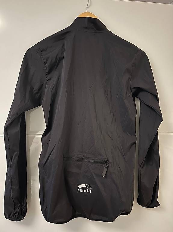 Jacken: "Skinfit" - leichte Windjacke – Gebraucht aus Vaduz von game81 1